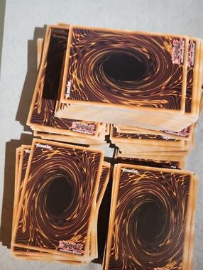 500 Yu-Gi-Oh! Trading Cards - Very Good Condition